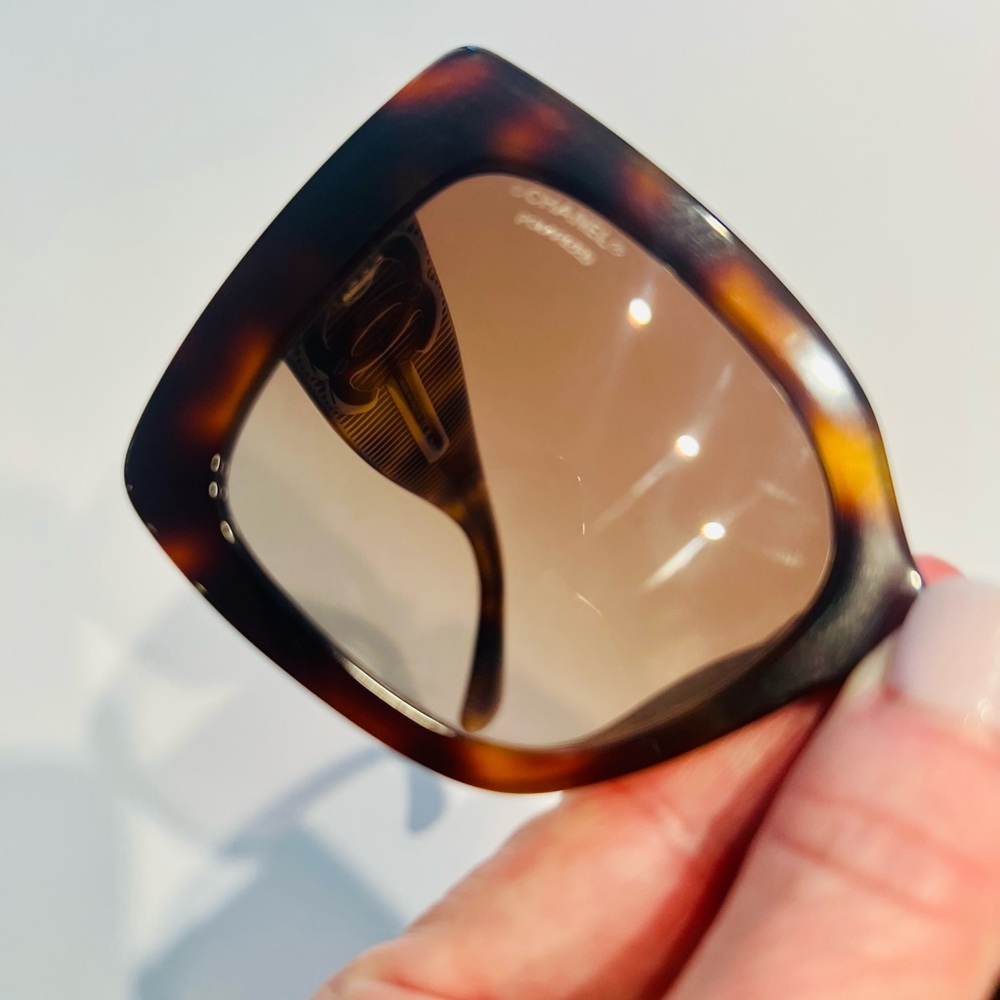 CHANEL Brown Tortoise Sunglasses - Picture 7 of 13